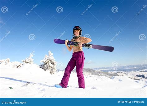 female skiers naked